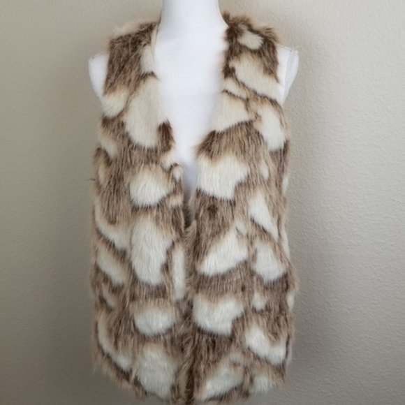 Neutral Faux fur vest - Picture 2 of 16